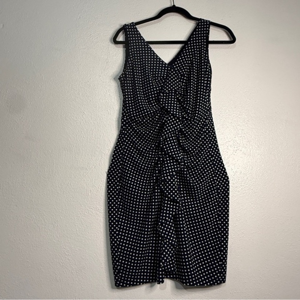 Enfocus Studio Sleeveless Black & White Polka Dot Dress w/front ruffle. Sz 8.